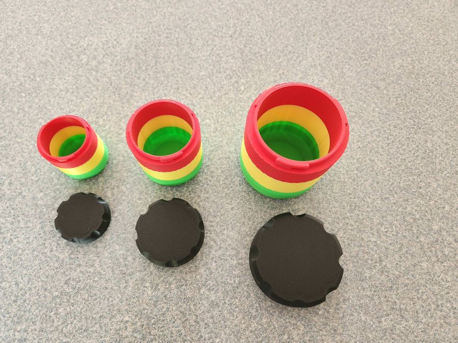 Nest of 3 twist-lock containers